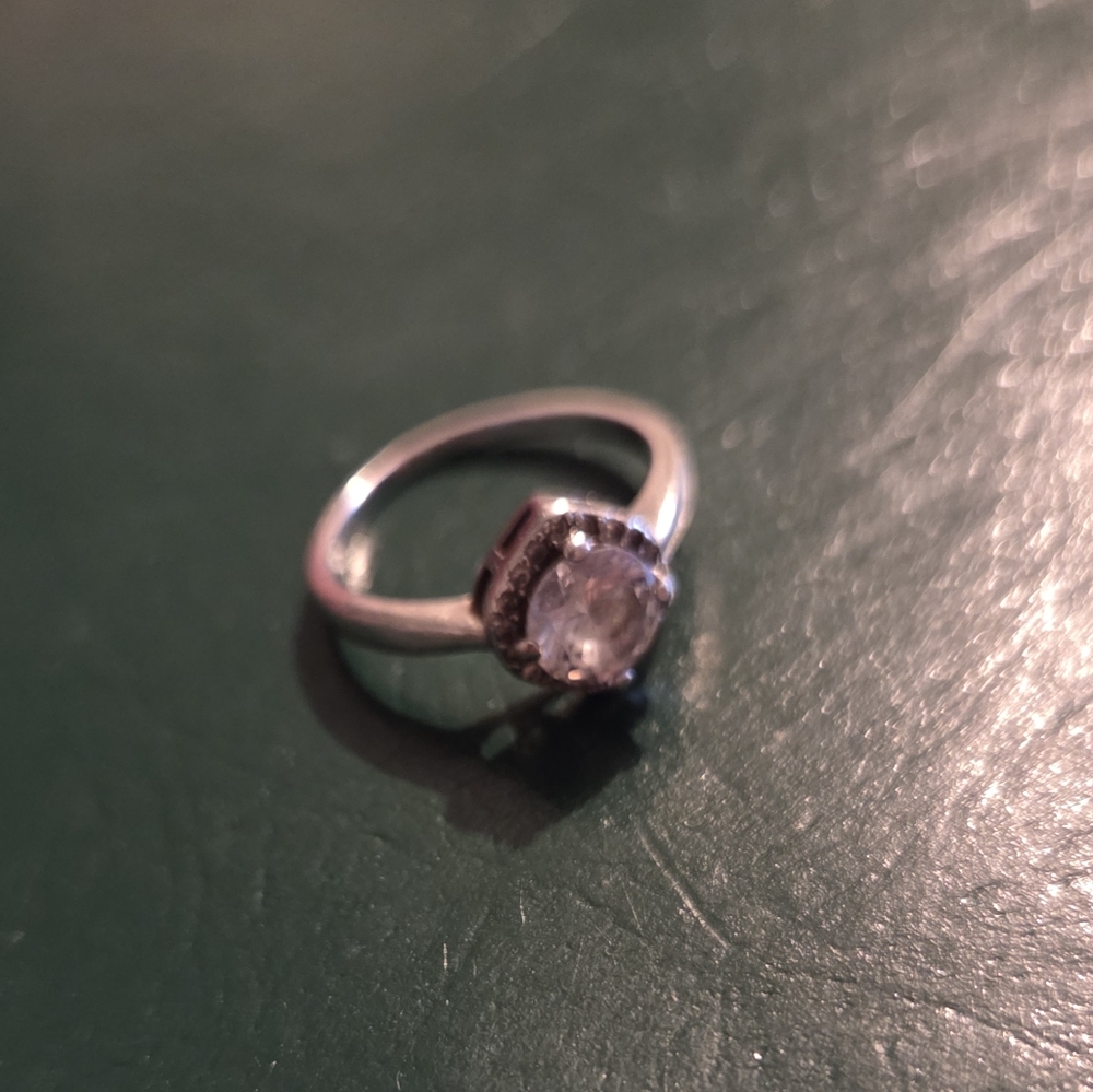 Stunning Silver Ring with Clear Gemstone
